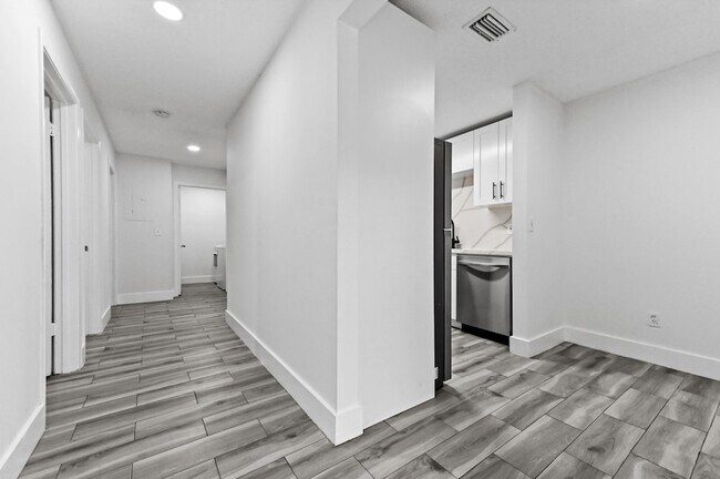 Building Photo - 1390 Summit Run Cir