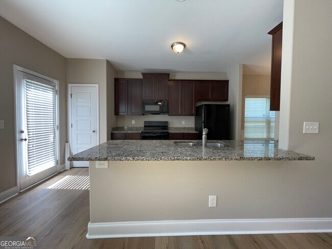 Building Photo - 495 Kirkland Dr