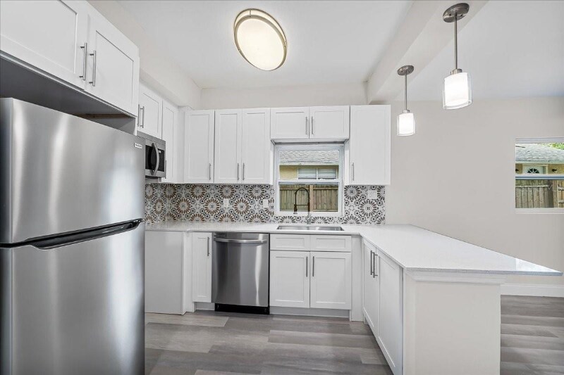 Building Photo - 1906 E Ida St