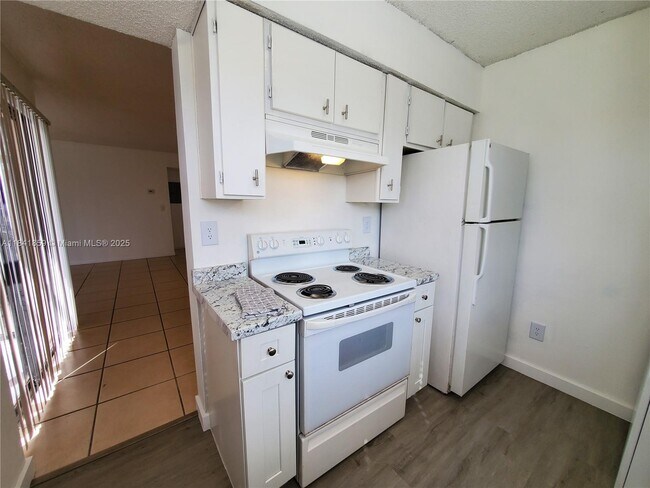 Building Photo - 1017 Washington Cir