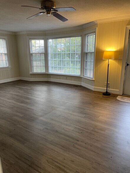 Building Photo - 204 Glen Echo Dr