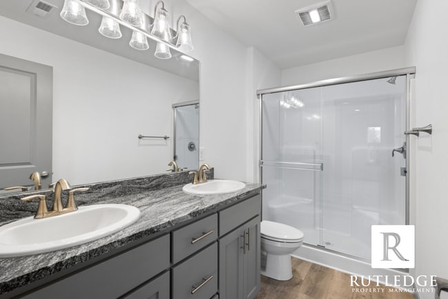 Building Photo - New 3 Bed/2.5 Bath Townhome in Medford