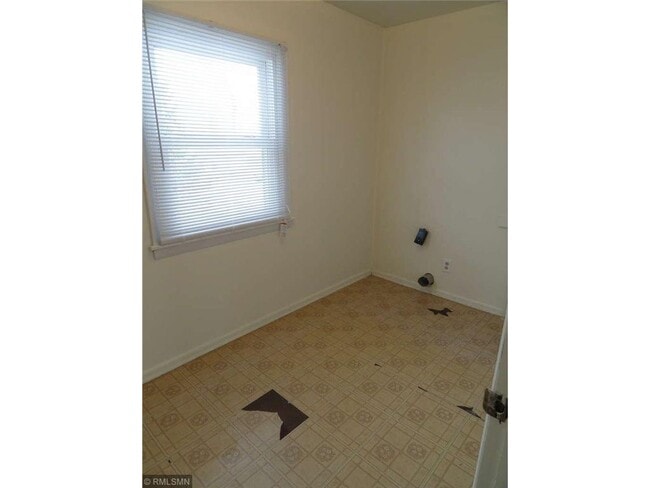 Building Photo - 239 Harriman Ave S