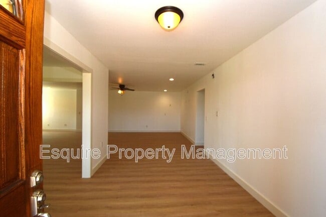 Building Photo - 13515 W Telegraph Rd