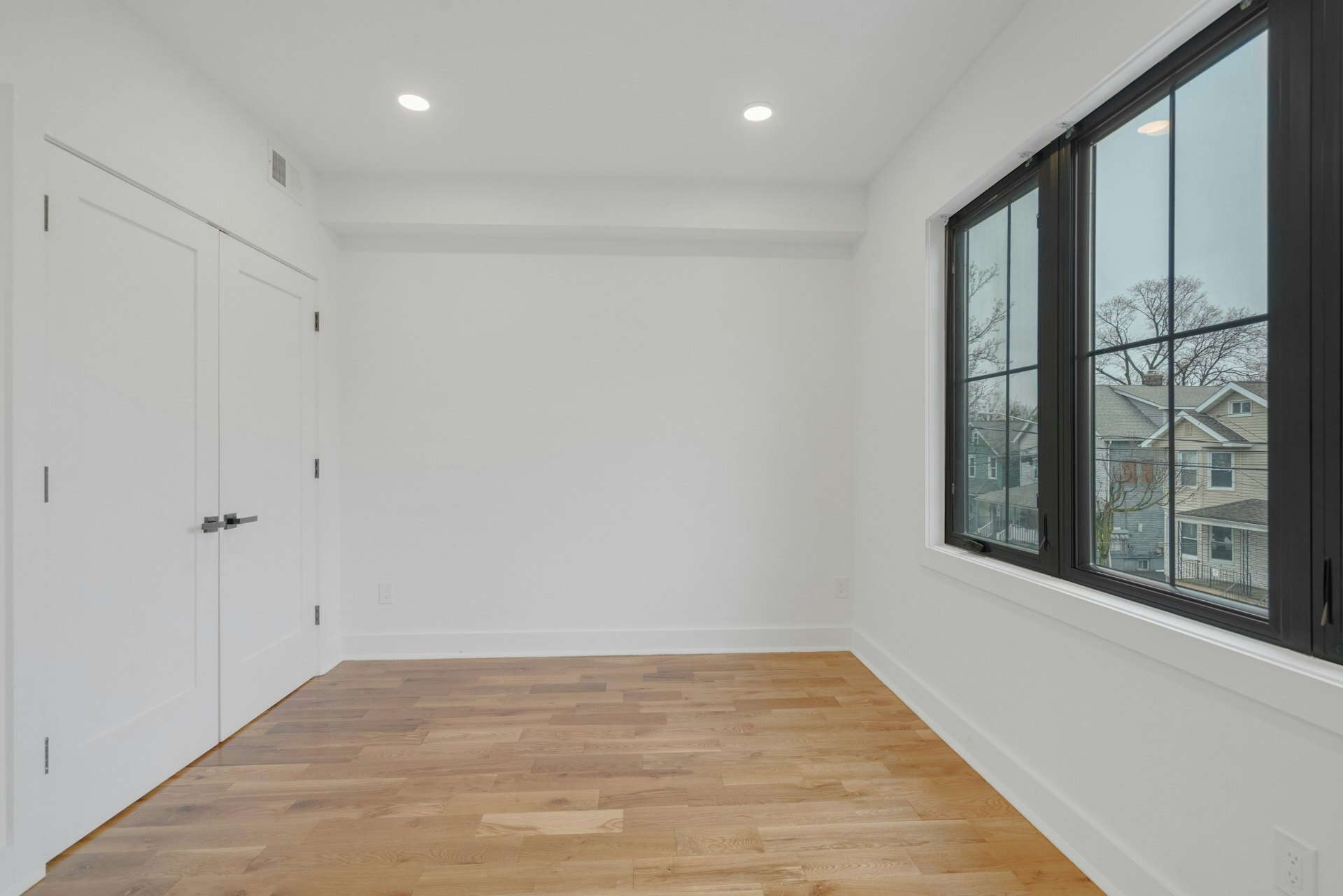 Building Photo - 71 Mission St