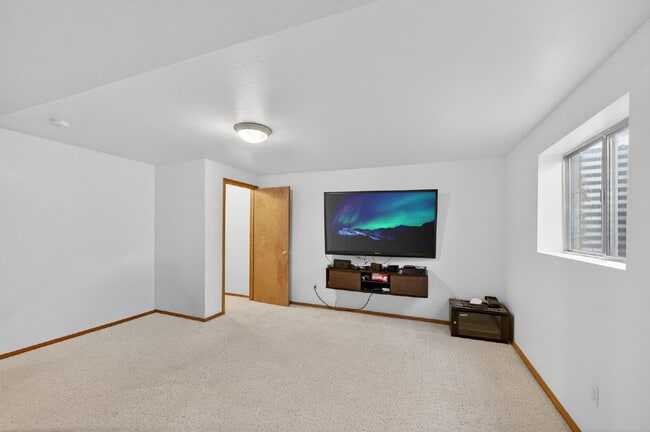 Building Photo - Available Immediately! Beautiful home in the Fairfax and Briargate neighborhood!