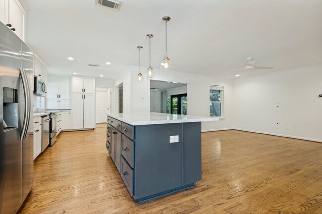 Building Photo - 7105 Bennington Dr