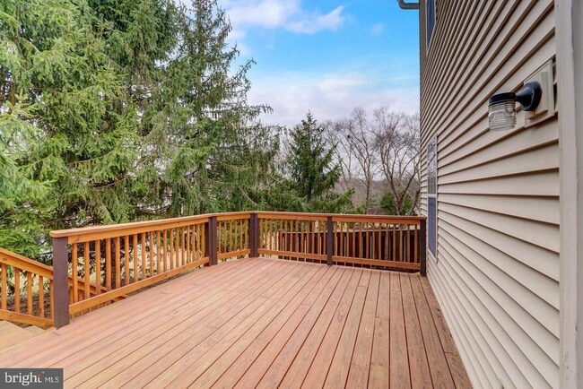 Building Photo - 1248 Quaker Ridge Dr