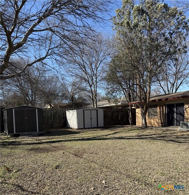 Building Photo - 1102 S Ann Blvd