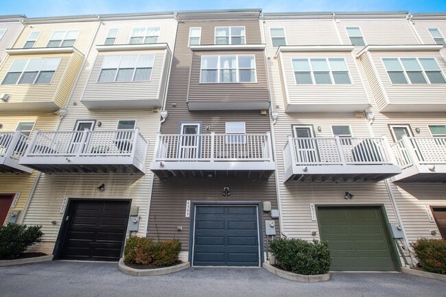 Building Photo - Amazing 3 BR/3.5 BA Townhome in Hyattsville!