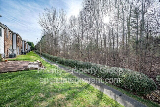 Building Photo - 2104 Sardony Ln