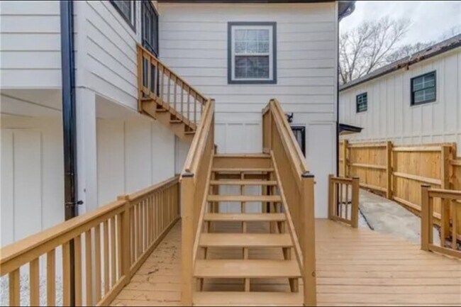 Building Photo - 1013 Ashby Ter NW