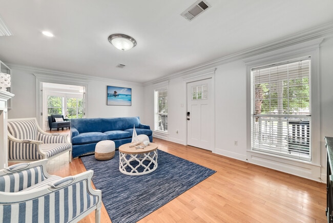 Building Photo - 2009 Wedgewood Cir