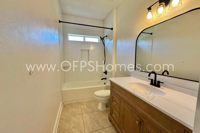 Building Photo - 4611 Chanan Dr