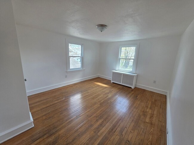 Building Photo - 19 Champlain Ave