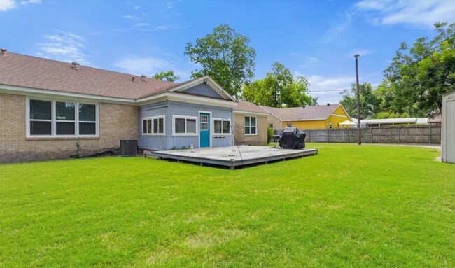 Building Photo - 1413 Augusta Ave