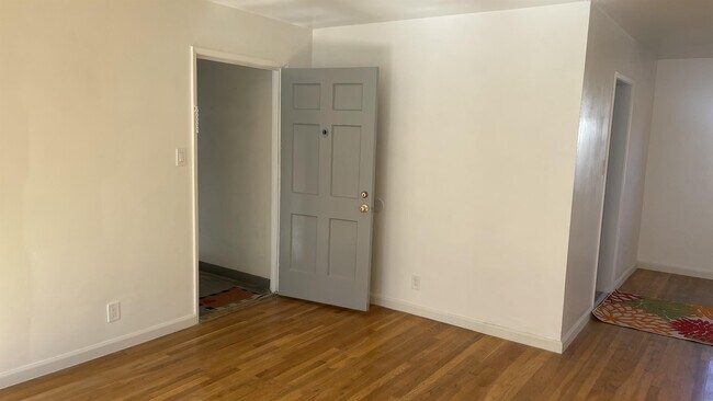 Building Photo - 2475 Silver Lake Blvd