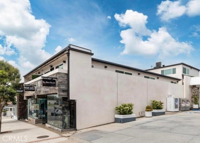 Building Photo - 577 S Coast Hwy