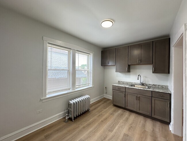 Building Photo - 4831 N Springfield Ave