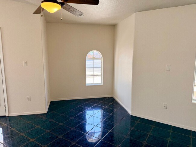 Building Photo - Large San Luis home on a Corner lot with 3 bedrooms plus added Den/Office Room