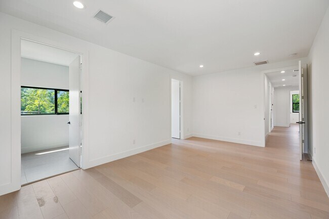 Building Photo - 1420 Primrose St