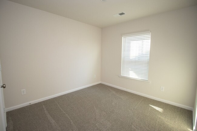 Building Photo - 410 Middlebury Ln