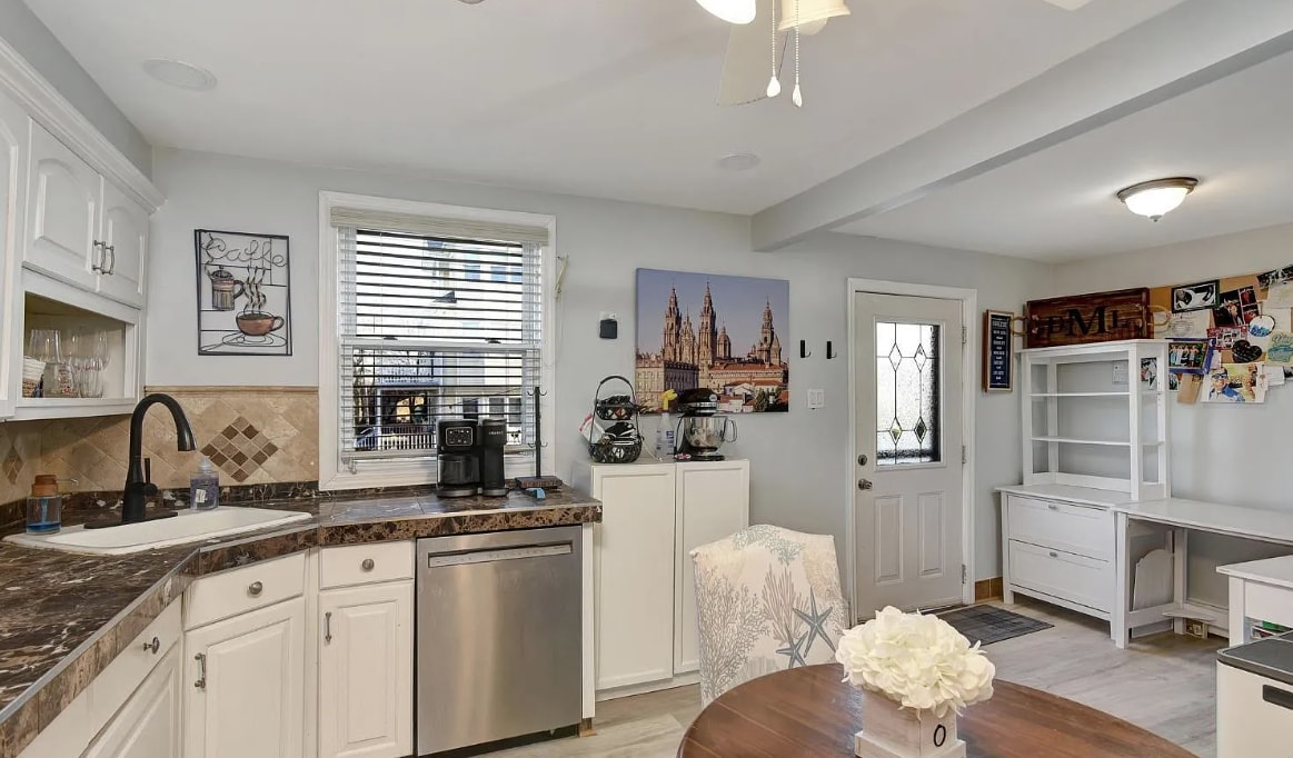 Building Photo - 239 Shoreland Cir