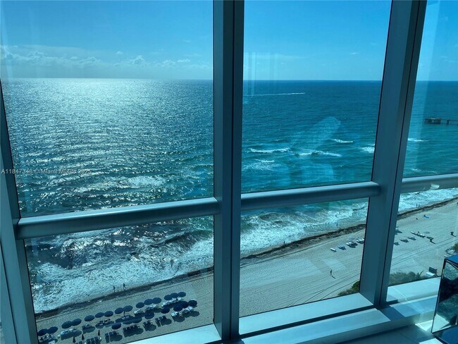 Building Photo - 17121 Collins Ave