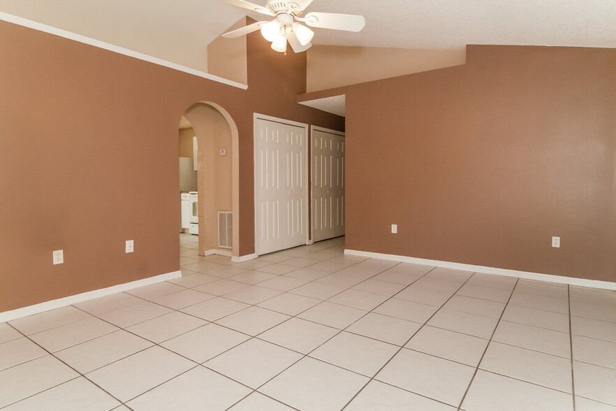 Building Photo - 160 Gleason Cove