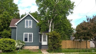 Building Photo - 2316 Oregon St