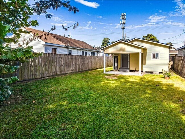 Building Photo - 805 Ave A