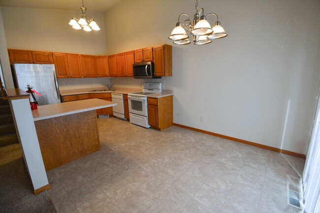 Building Photo - Spacious 3 Bed, 2 Bath Townhome with Attached Garage Available Now