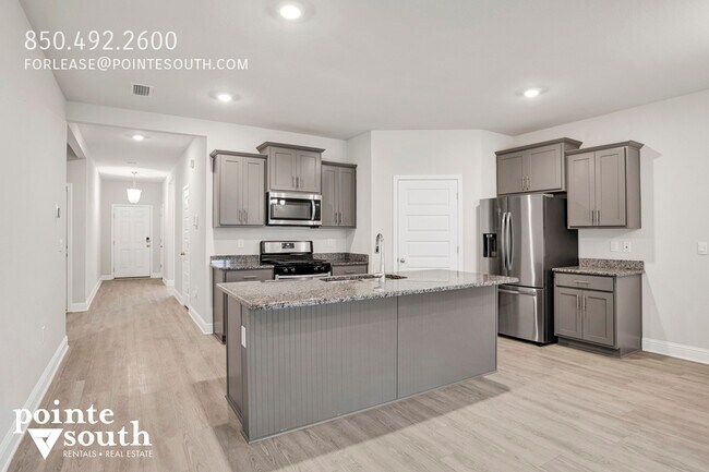 Building Photo - 390 Gemini St