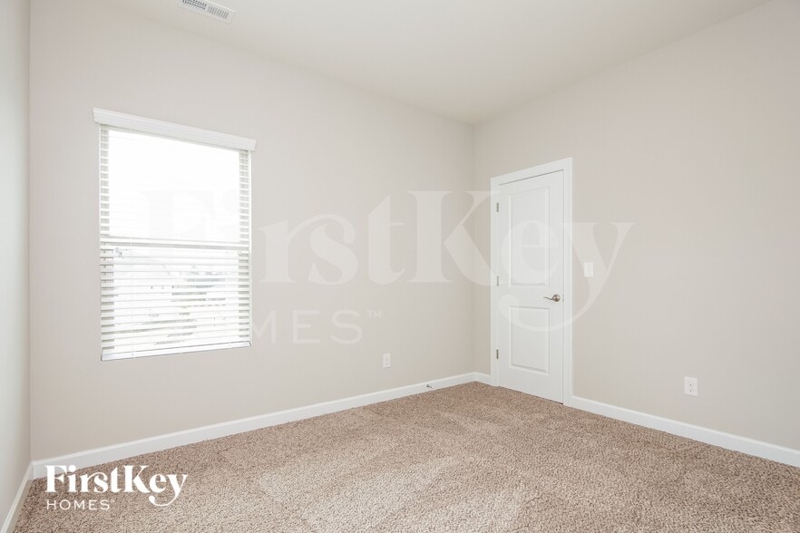 Building Photo - 6018 Forney Ct