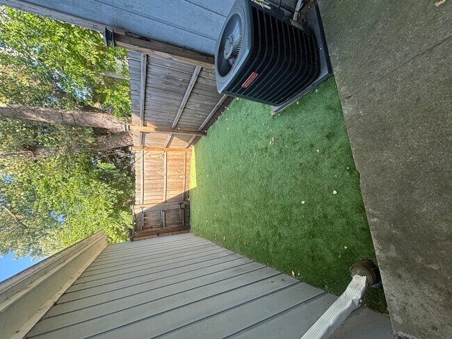 Building Photo - 8028 S Kingston Ave