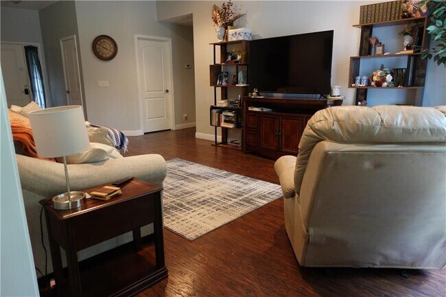 Building Photo - 217 Bridgewater Cir