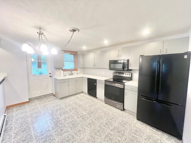 Building Photo - 120 Savage St