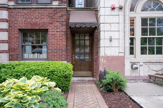 Building Photo - 856 Hinman Ave