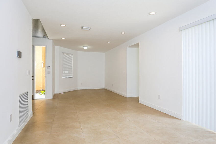 Building Photo - 15618 SW 112th Dr