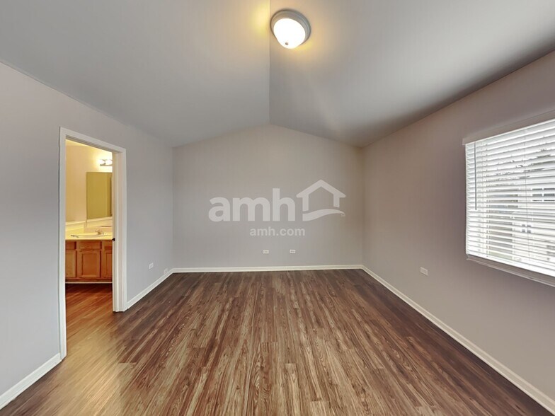 Building Photo - 148 Enclave C