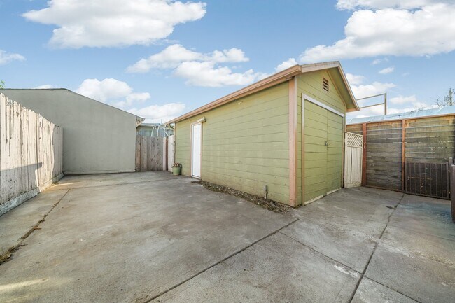 Building Photo - 2020 Auseon Ave