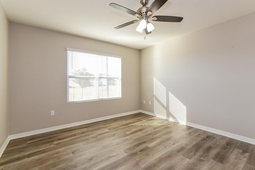 Building Photo - 2484 White Poppy Dr