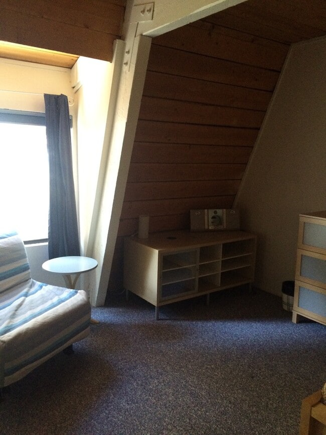 Building Photo - Bigwood Condo by the Village! Garage parking!