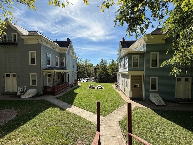 Building Photo - 30 Conklin St