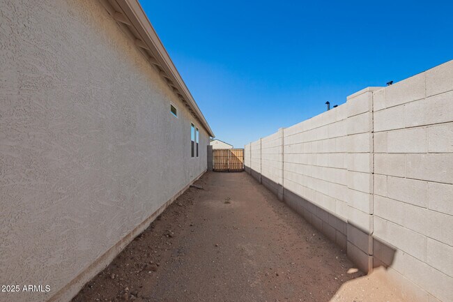 Building Photo - 5617 E Axle Ave