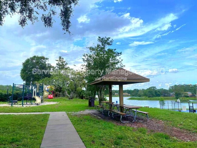 Building Photo - 3402 Country Woods Ct