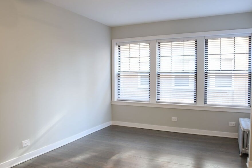 Building Photo - 5061 N Damen Ave