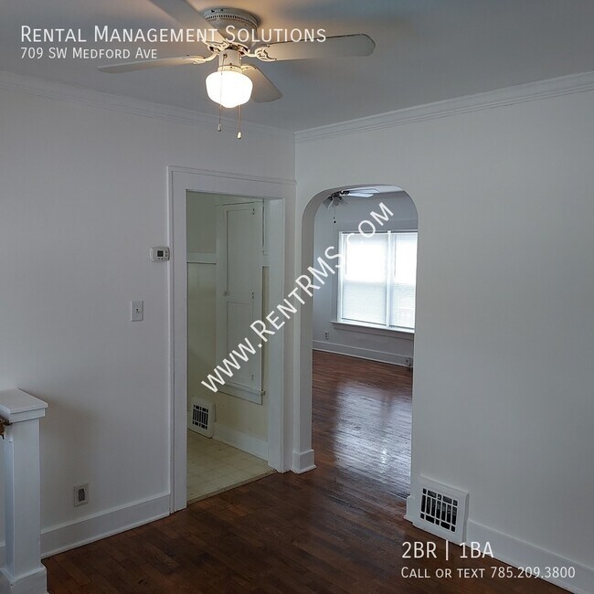 Building Photo - 709 SW Medford Ave