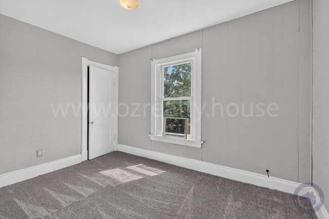 Building Photo - 1023 Shadowlawn Dr