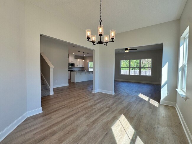 Building Photo - AVAILABLE OCTOBER 2025 [PET FRIENDLY]